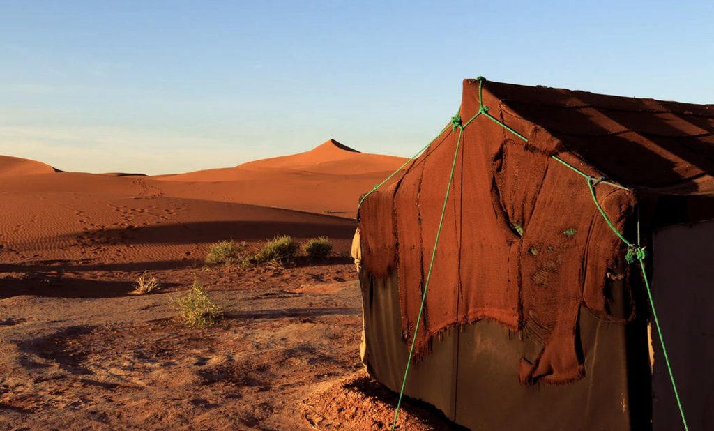 Палатка для кемпинга в пустыне Сахара