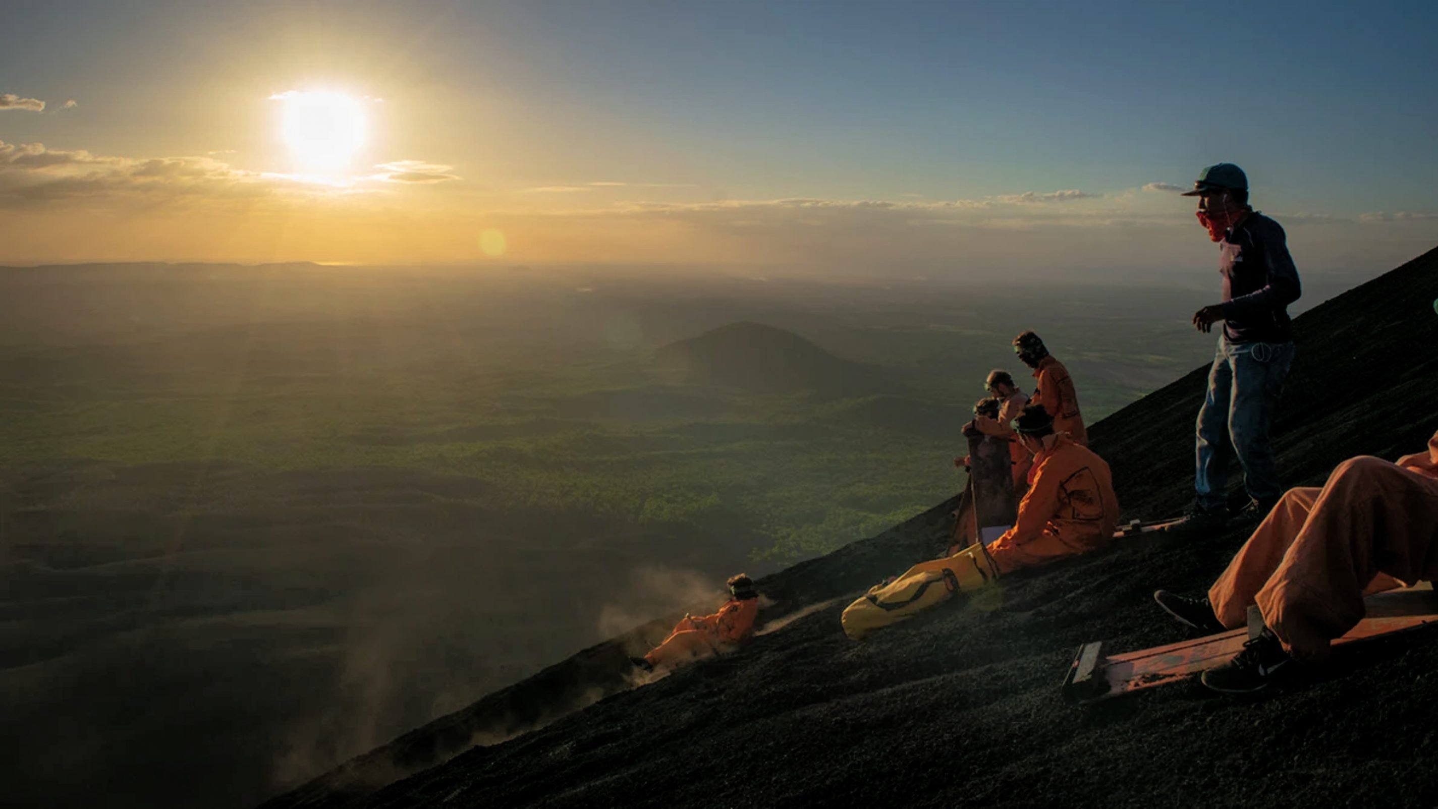 Luge sur le volcan à Cerro Negro, Nicaragua