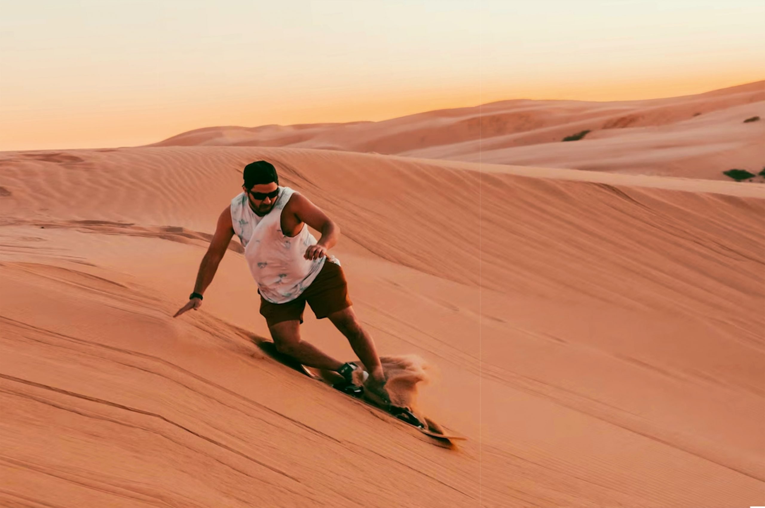 Sandboarding in der kalifornischen Wüste