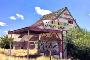 Abandoned building in Santa Claus, AZ