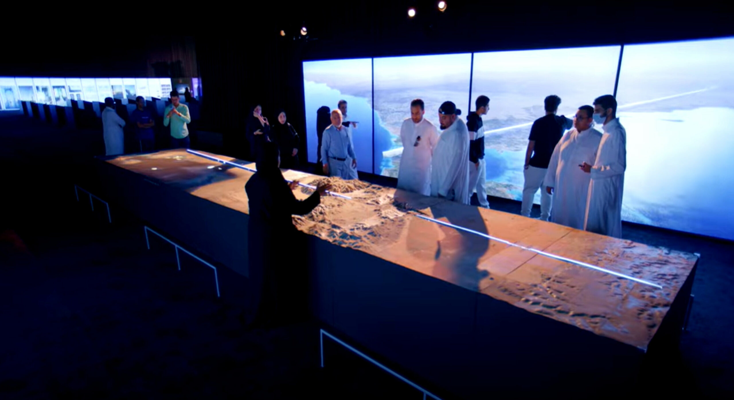 Sumir 200,000 Búist er við að fólk sæki The Line Experience Exhibition í Riyadh.