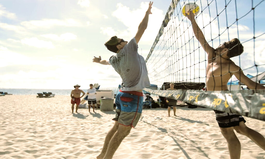 Wat te dragen beachvolleybal: Zand Volleybal Kleding &