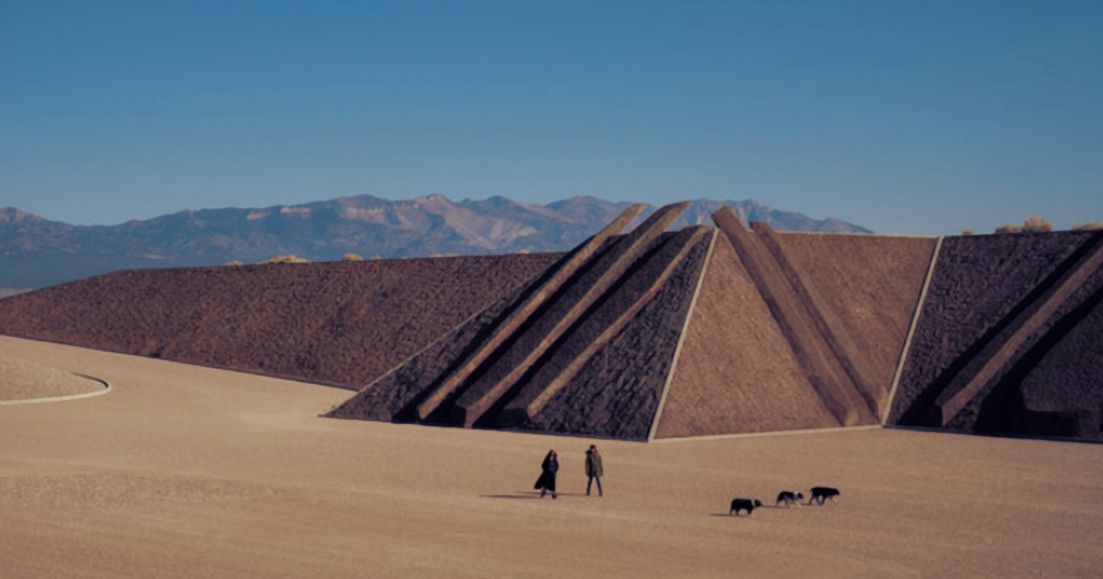 Ville par Michael Heizer, Désert de roche noire, Nevada