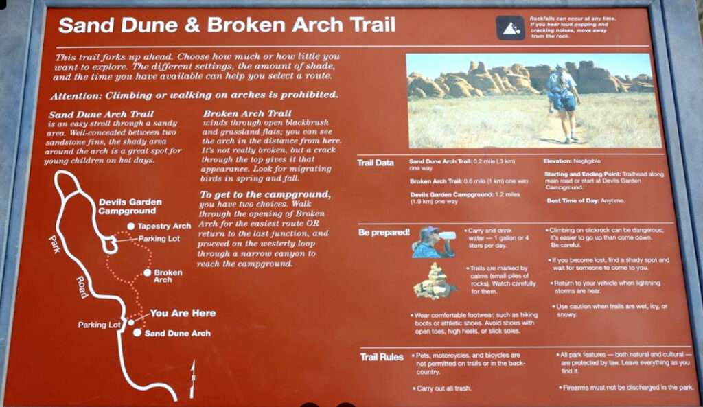 Sign at the Sand Dune & Broken Arch trails