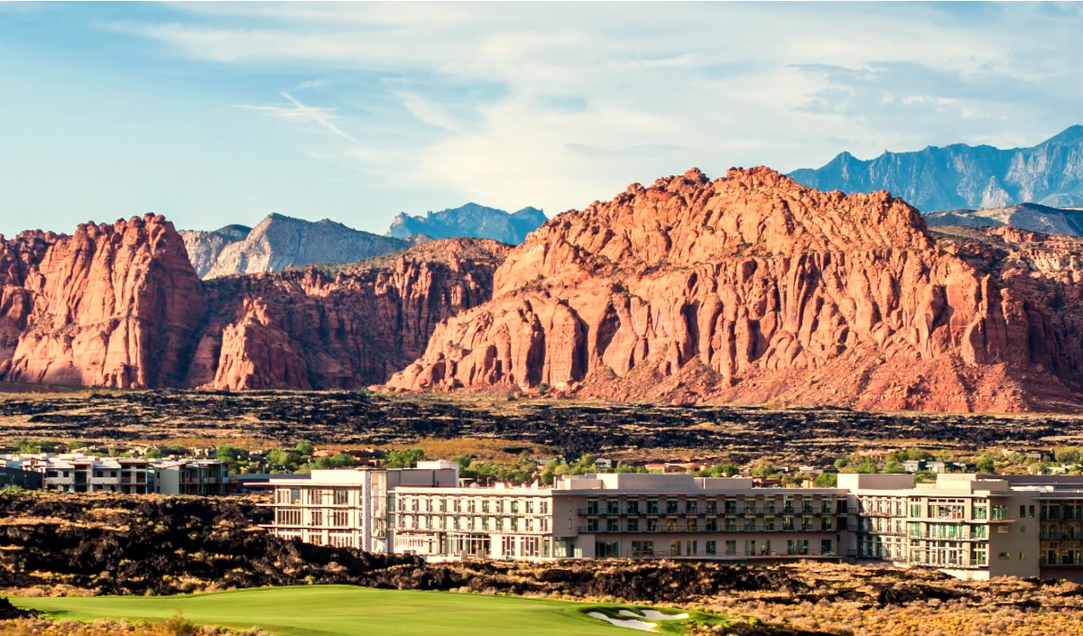 Black Desert Resort in ST. George, Utah, kondigt zijn previewperiode aan vanaf oktober 16, 2024. Het luxe resort biedt verbluffende accommodaties, Een kampioenschapsgolfbaan, en diverse voorzieningen.